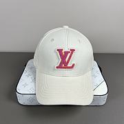 Okify Louis Vuitton White Baseball Cap With Pink Logo  - 1