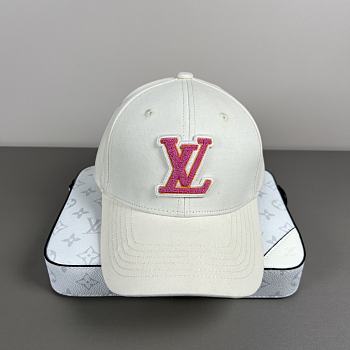 Okify Louis Vuitton White Baseball Cap With Pink Logo 