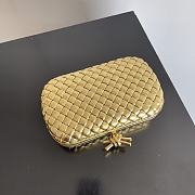 Okify Bottega Veneta Knot Bag In Gold MXN 78 850 20.5x6x12.5cm - 6