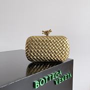 Okify Bottega Veneta Knot Bag In Gold MXN 78 850 20.5x6x12.5cm - 1