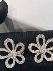 Okify VCA Diamond Flower Earrings  - 5