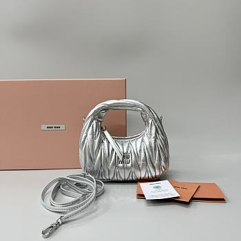 Okify MiuMiu Small Wander Matelassé Nappa Leather Hobo Bag In Silver 20x17x6cm 