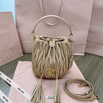 Okify MiuMiu Matelassé Nappa Leather Bucket Bag In Beige 17x15x10cm 