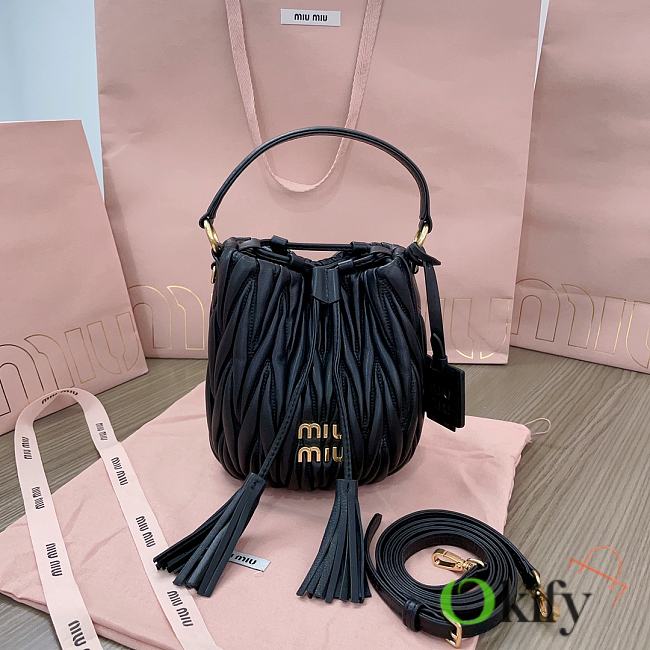 Okify MiuMiu Matelassé Nappa Leather Bucket Bag In Black 17x15x10cm  - 1