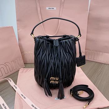 Okify MiuMiu Matelassé Nappa Leather Bucket Bag In Black 20x18x14cm 