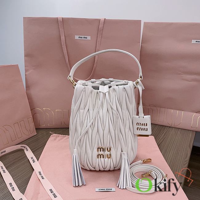 Okify MiuMiu Matelassé Nappa Leather Bucket Bag In White 20x18x14cm  - 1