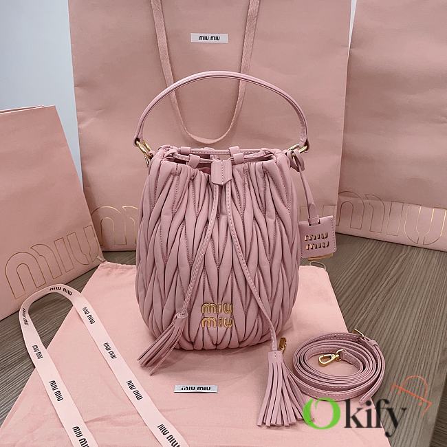 Okify MiuMiu Matelassé Nappa Leather Bucket Bag In Pink 20x18x14cm  - 1