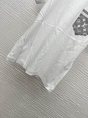 Okify Louis Vuitton White T-shirt With Gray Pocket  - 2