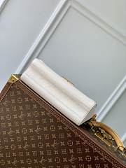 Okify Louis Vuitton Soft Twist Bag In White M25359 27x19x9cm  - 5