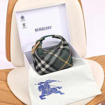 Okify Burberry Green Peg Bag 21.5x10.5x23cm 