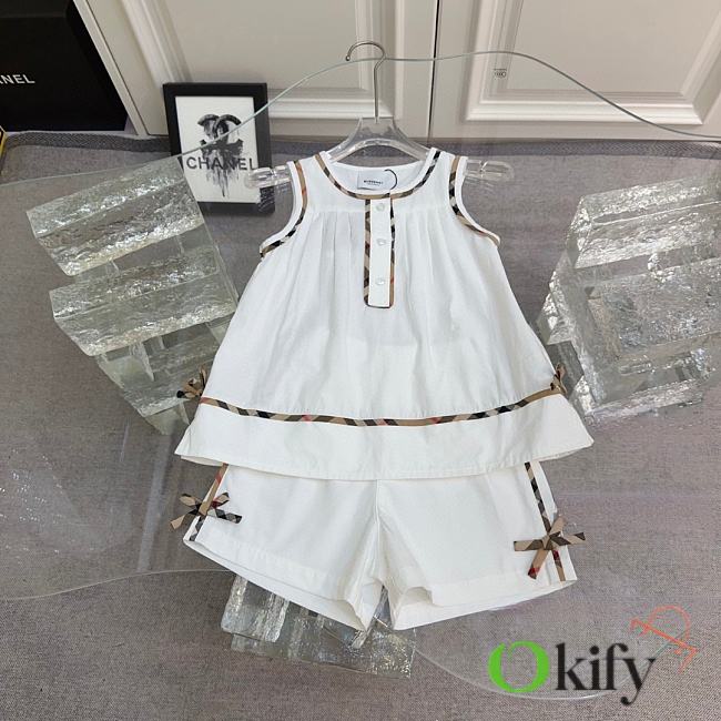 Okify Burberry Set Of White Tank Top And Shorts For Kids - 1