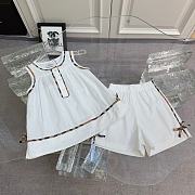 Okify Burberry Set Of White Tank Top And Shorts For Kids - 2