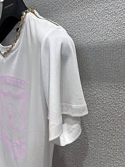 Okify Louis Vuitton Signature Zipper Detail T-Shirt 1AIB80 SML  - 4