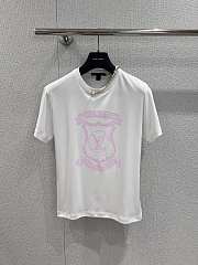 Okify Louis Vuitton Signature Zipper Detail T-Shirt 1AIB80 SML  - 1