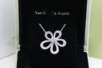 Okify VCA Diamond Flower Necklace 