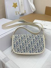 Okify Dior Bobby East West Bag In White Oblique 21x12x5cm  - 4