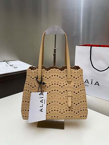 Okify Alaia Mina 25 Bag In Beige Calfskin Vienna Wave 25x20x12cm