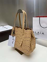 Okify Alaia Mina 25 Bag In Beige Calfskin Vienna Wave 25x20x12cm - 3