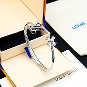Okify Louis Vuitton Iconic Flower Bracelet In Silver - 4