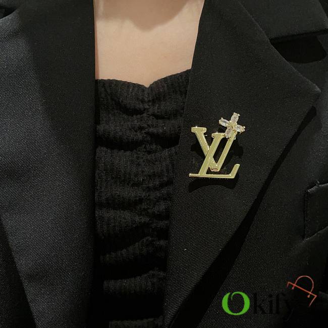 Okify Louis Vuitton Gold Brooch 23804 - 1