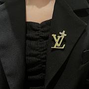 Okify Louis Vuitton Gold Brooch 23804 - 1