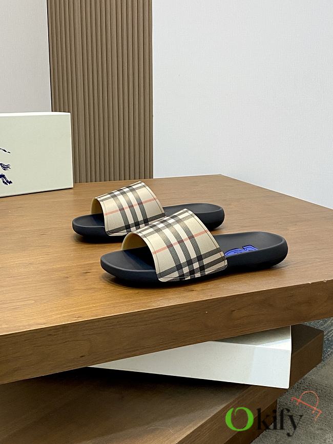 Okify Burberry Checked Slippers For Men EU39-44 - 1