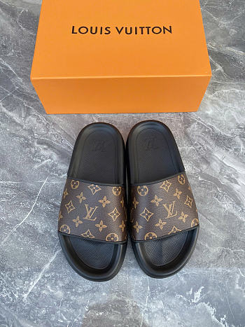 Okify Louis Vuitton Waterfront Mule Slides 1AANO7 EU35-46