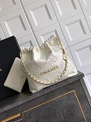 Okify CC 22 Calfskin Handbag In White 37cm - 1