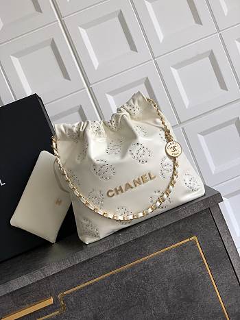 Okify CC 22 Calfskin Handbag In White 37cm
