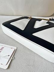Okify Valentino Garavani Viva Superstar Small Bag In Black And White 27x18x3cm  - 3