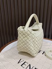 Okify Bottega Veneta Small Cobble Top Handle Bag In White 23x11x8cm - 2