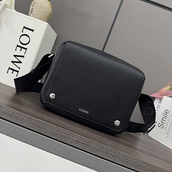 Okify Loewe Medium Pebble Messenger Bag In Black 23x18x9cm