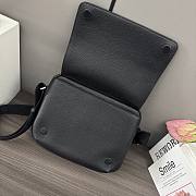 Okify Loewe Medium Pebble Messenger Bag In Black 23x18x9cm - 6