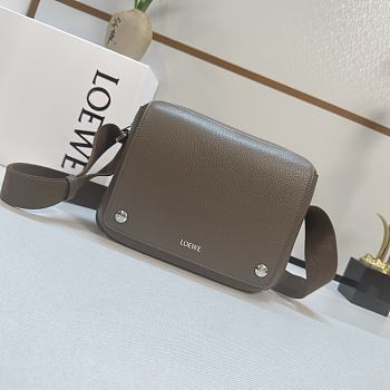 Okify Loewe Medium Pebble Messenger Bag In Brown 23x18x9cm