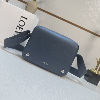 Okify Loewe Medium Pebble Messenger Bag In Blue 23x18x9cm