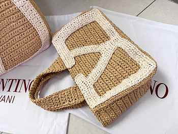 Okify Valentino Garavani Viva Superstar Small Raffia Bag In White 26x18x7cm