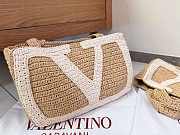 Okify Valentino Garavani Viva Superstar Large Raffia Bag In White 34x24x9cm - 1