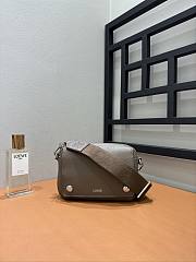 Okify Loewe Small Pebble Messenger Bag In Gray 20x6x12.5cm - 1