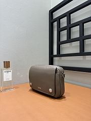 Okify Loewe Small Pebble Messenger Bag In Gray 20x6x12.5cm - 3