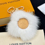 Okify Louis Vuitton Vivienne Fur Keychain M02300 - 4