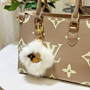 Okify Louis Vuitton Vivienne Fur Keychain M02300 - 2
