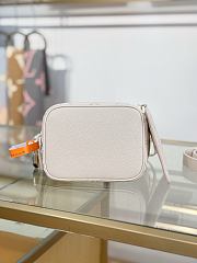 Okify Louis Vuitton All In BB Bag In Pastel M25673 18x16x12cm - 5