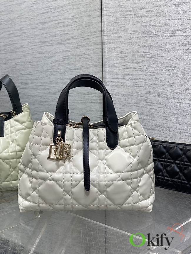 Okify Dior Medium Toujours Bag In Black And White Macrocannage Calfskin 28.5x19x21cm - 1