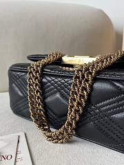 Okify Valentino Medium Quiltie 67 Bag In Black 23x17x8cm - 5