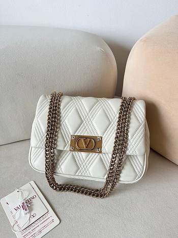 Okify Valentino Medium Quiltie 67 Bag In White 23x17x8cm
