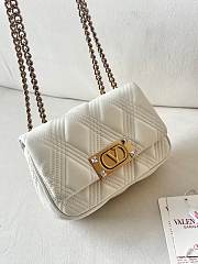 Okify Valentino Small Quiltie 67 Bag In White 19x13x6cm - 6