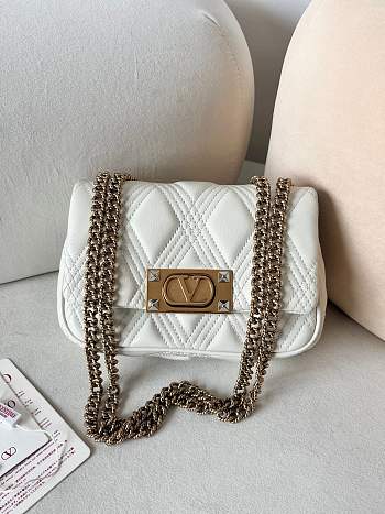 Okify Valentino Small Quiltie 67 Bag In White 19x13x6cm