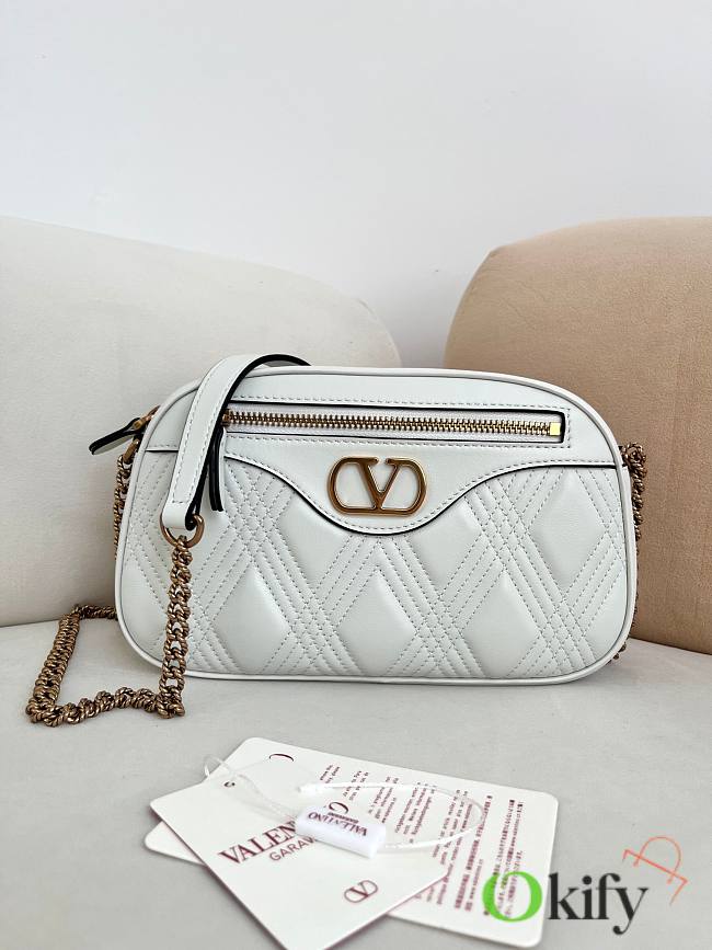Okify Valentino Medium Quiltie 67 Shoulder Bag In White 24x16x6.5cm - 1