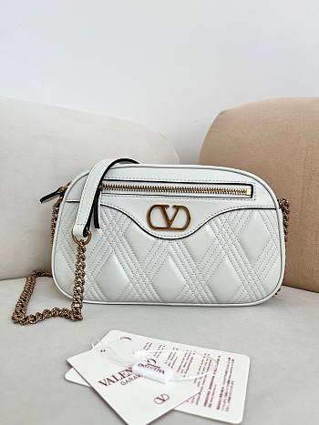 Okify Valentino Medium Quiltie 67 Shoulder Bag In White 24x16x6.5cm