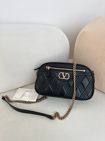 Okify Valentino Medium Quiltie 67 Shoulder Bag In Black 24x16x6.5cm